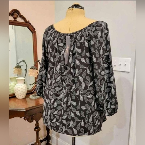 NEW 1X Blk Leaf Blouse - Picture 2 of 8
